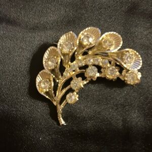 Vintage Gold tone brooch with rhinestones